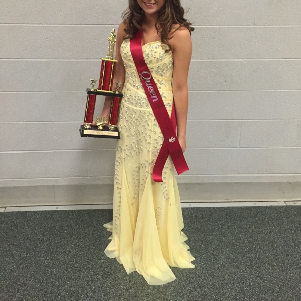 Yellow beaded prom/pageant dress!